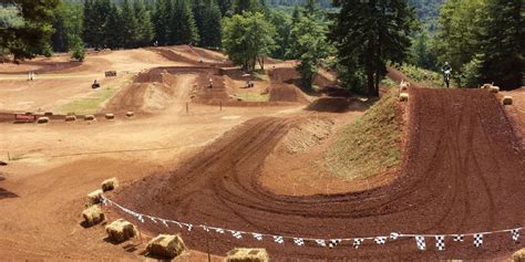 Fajarv: Small Backyard Dirt Bike Track