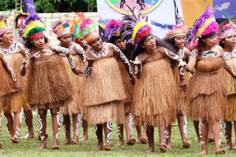 6 Papua Traditional Clothing, Let's See! - papuaaround.com