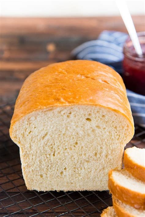 The Best Homemade Bread (White Bread Recipe) (2022)