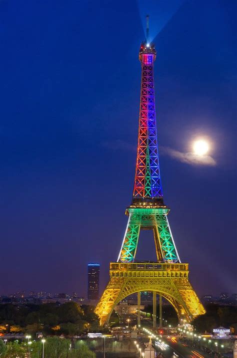 Eiffel Tower Light Show | Eiffel tower, Tour eiffel, Paris tours