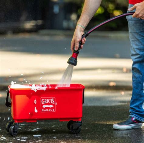 Griot's Garage Ultimate Car Wash Bucket w/ Casters and Lid - 6 Gallons ...