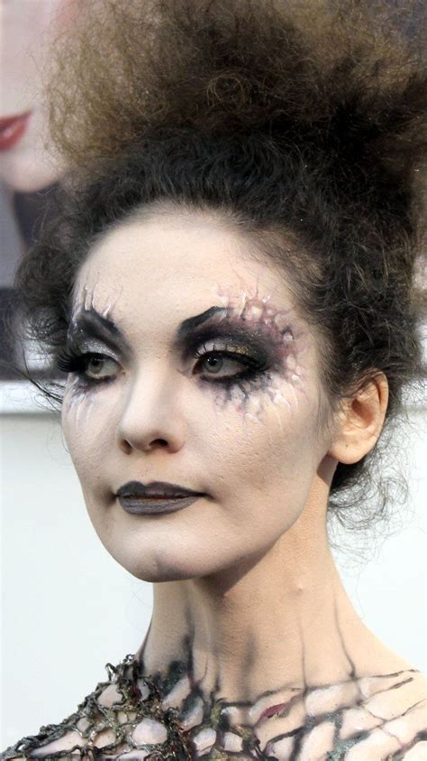 25 Ghost Halloween Makeup Ideas - Flawssy