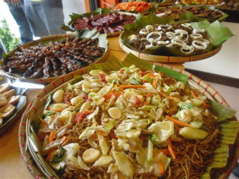 Top 10 Iconic Filipino Fiesta Dishes - FoodFindsAsia.com