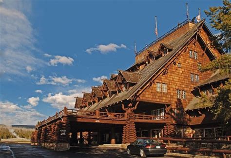 Yellowstone National Park (West Entrance) | National park lodges ...