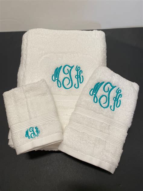 Monogrammed Bath Towel Set / Bathroom Towels / Personalized - Etsy