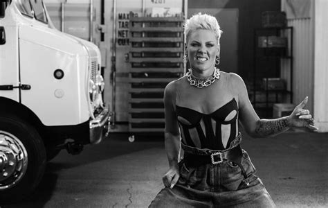 Pink announces 2023 UK stadium tour including BST Hyde Park show ...