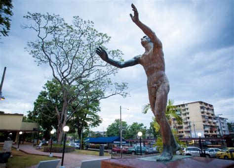 EN EL 85° ANIVERSARIO DE LA UNIVERSIDAD DE PANAMÁ