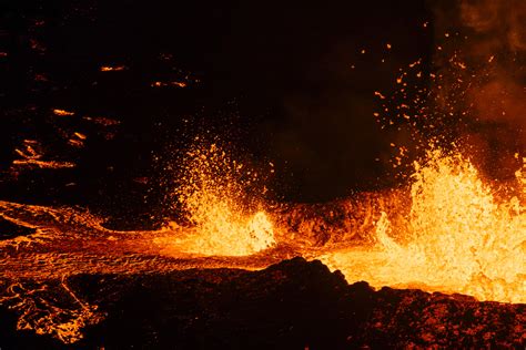 Iceland Volcano Disruption Could Be 'Days Weeks or Months,' Scientist ...