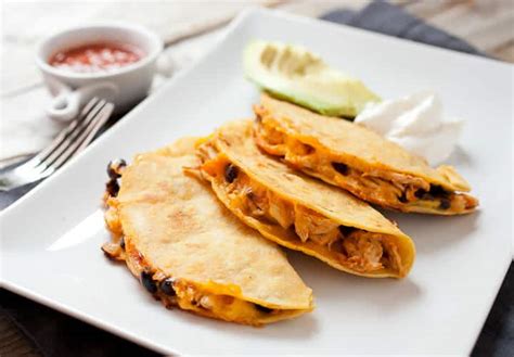 Shredded Chicken Hard Tacos - Easy to Make! ~ Macheesmo