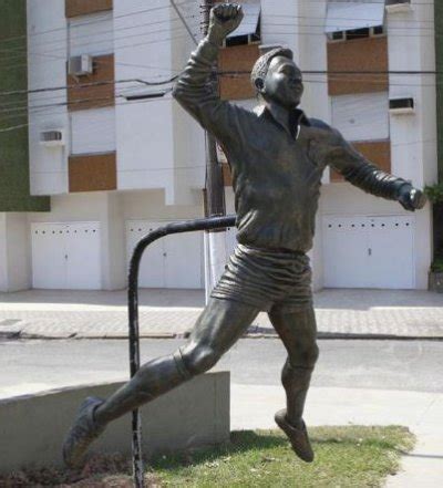 The Sporting Statues Project: Pelé: Avenida Almirante Cochrane, Santos ...