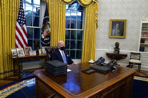 That photo of Joe Biden asleep in the Oval Office? It’s fake ...