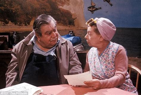 Coronation Street's Jean Alexander who played Hilda Ogden dies aged 90 ...