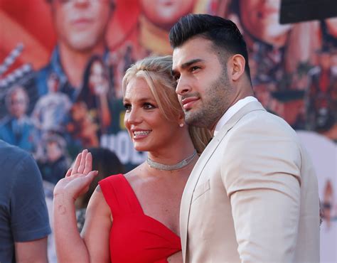 Britney Spears announces engagement to boyfriend Sam Asghari | Reuters