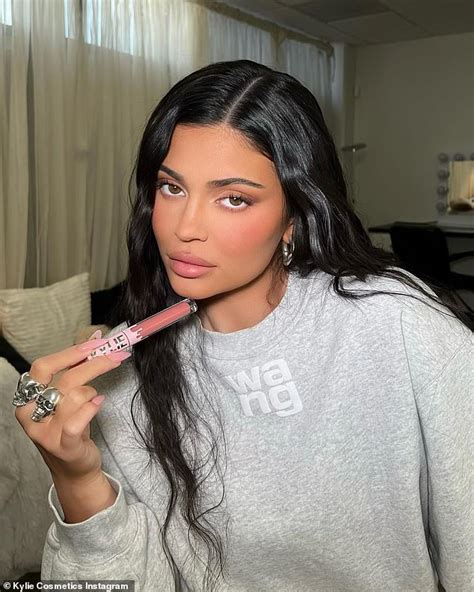 Kylie Jenner achieves a 'cozy glam' look with just a liquid lipstick ...