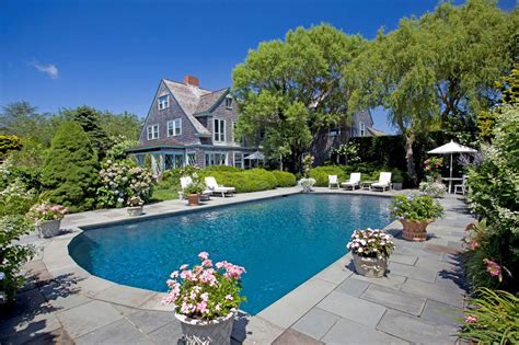 Grey Gardens is getting a renovation - Curbed Hamptons