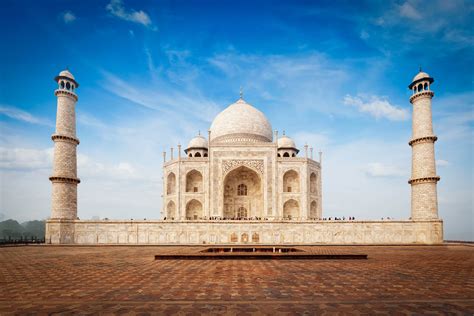 Top 10 famous historical places and monuments in India