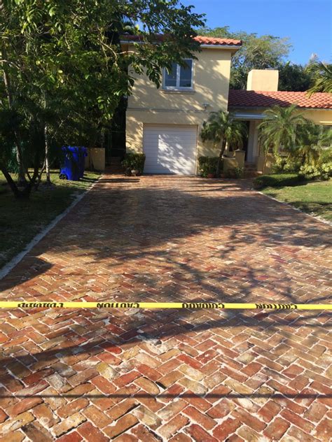 Old Chicago Brick Pavers Miami | Chicago Brick Driveway | Cricket Pavers