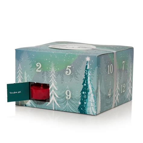 Yankee Candle®️ Advent Calendar - 12 Holiday Tea Lights | Yankee Candle