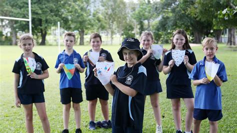 Gordonvale State School students form ‘shield’ against bullying for ...