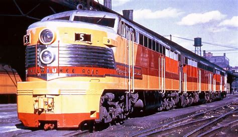 Milwaukee Road's Erie-Built cab units in Milwaukee, circa 1950. : r/trains