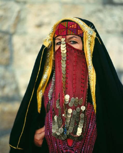 Veiled Jordanian lady in traditional costume | Costumes, Schmidt and ...