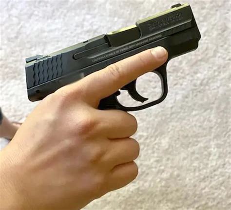 Best Concealed Carry Handgun For Small Hands - Size and Weight