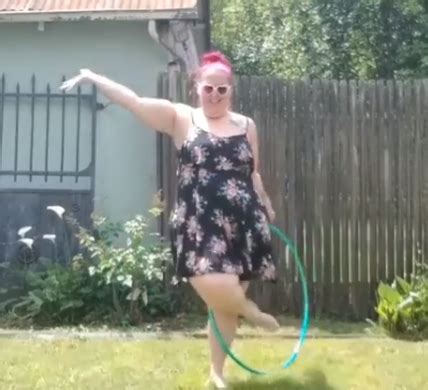 Beginner Hula Hoop Tricks - Ruby Hooping