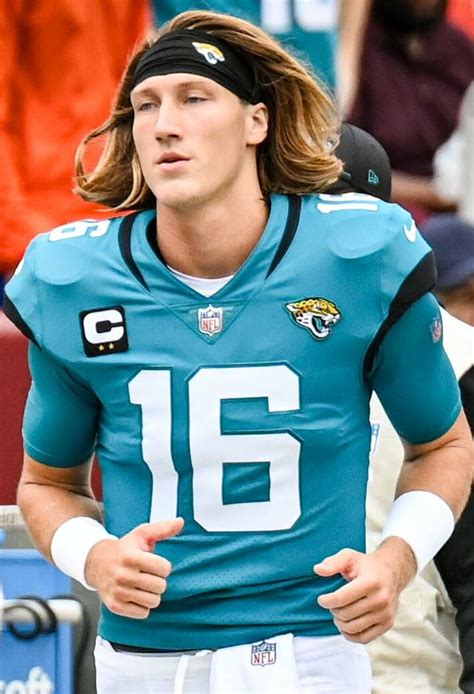 Trevor Lawrence: Wife| Girlfriend| Hometown| Hand size - sportsjone