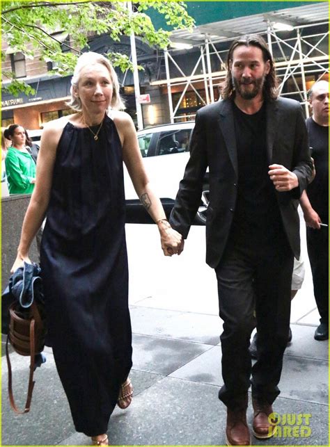 Keanu Reeves Holds Hands with Girlfriend Alexandra Grant While Catching ...