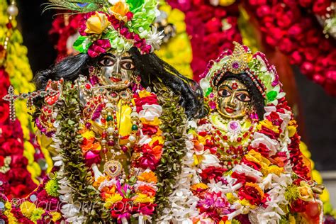 Sri Radha-Madhava flower outfits darshan! | Mayapur.com