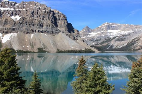 Simpson's Num-Ti-Jah Lodge at Bow Lake in Alberta