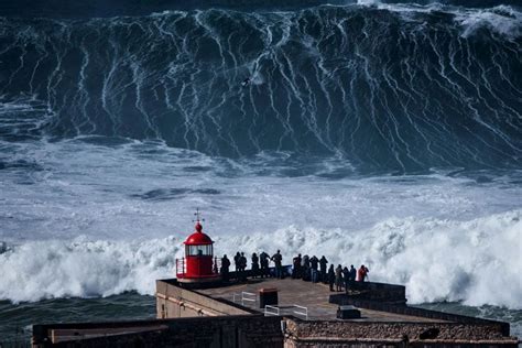 Surf in Nazaré, the capital of the biggest waves in the world. – THE ...