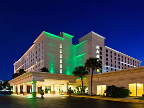 Holiday Inn Hotel & Suites Across From Universal Orlando Hotel by IHG