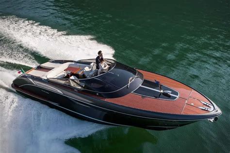 The Riva Rivamare Luxury Speedboat is Next Level of Sophistication ...