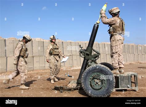 Fire an m120 mortar hi-res stock photography and images - Alamy