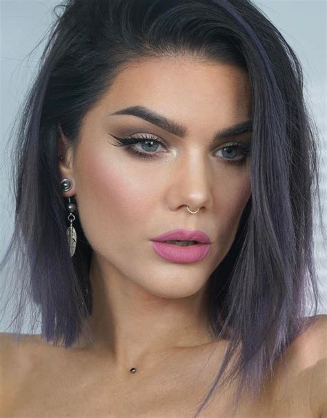 Makeup, Hair, Nails: 2017 Beauty Trends