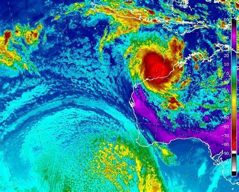 Cyclone Ilsa hits WA coast 'like a freight train' - Neos Kosmos