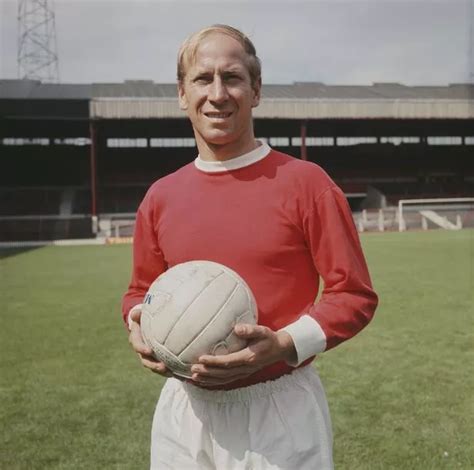 Sir Bobby Charlton dies aged 86 as tributes pour in for footballing ...