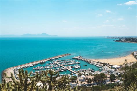 La Spiaggia di Sidi Bou Said in Tunisia: un gioiello da scoprire - WoW ...