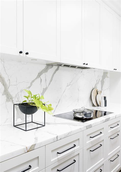 Marble Backsplash Kitchen - 15 Beautiful Kitchen Backsplash Ideas ...