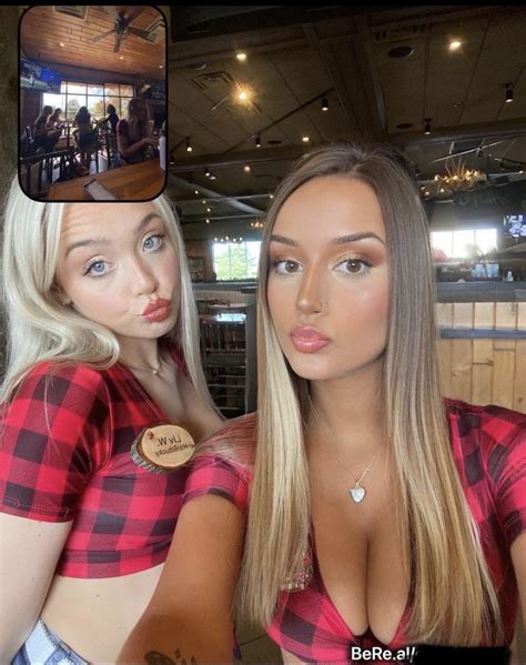 Two hot Twin Peaks waitresses : r/iWantToFuckHer