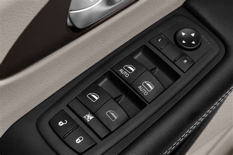 2021 Chrysler Voyager: 16 Interior Photos | U.S. News