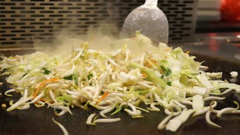 Teppanyaki - Cooking Vegetables With Sound Stock Footage Video 7193830 ...