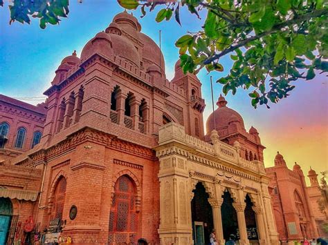 The Lahore Museum - CulturalHeritageOnline.com