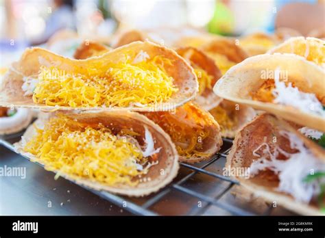 Snack khanom hi-res stock photography and images - Alamy