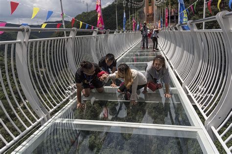 China closes glass bridges for safety concerns - SHINE News