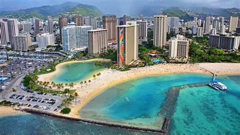 The 2-mile long Waikīkī Beach: How to choose your favorite stretch