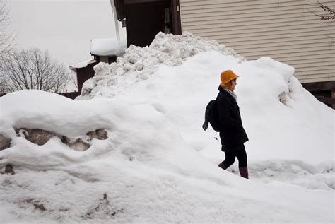 In Syracuse, a Record December Snowfall - The New York Times