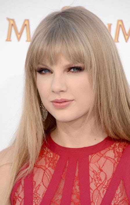 The Gorgeous $5 Eyeshadow Taylor Swift Is Wearing Here | Glamour