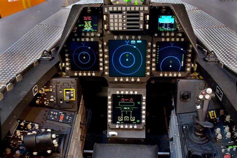 F22 Cockpit / The difference between the cockpits of A 1997 F-22 Raptor ...